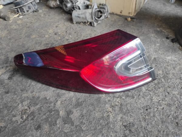 Piloto trasero izquierdo Renault Megane III Grandtour 1.5 DCI (106 CV)