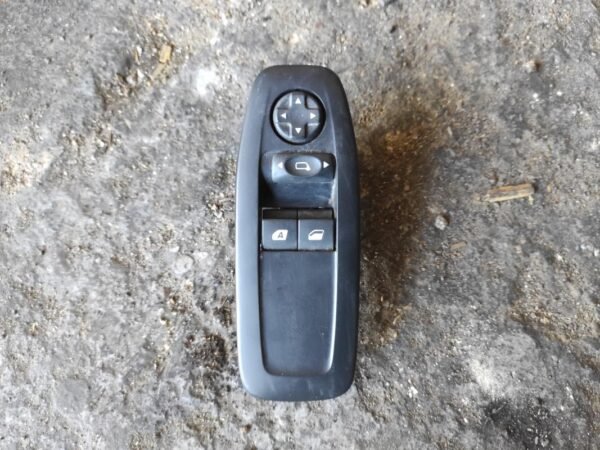 Mando elevalunas delantero izquierdo Peugeot 208 1.6 e-HDi (92 cv) FAP STT