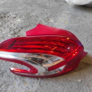 Piloto trasero izquierdo Peugeot 208 1.6 e-HDi (92 cv) FAP STT