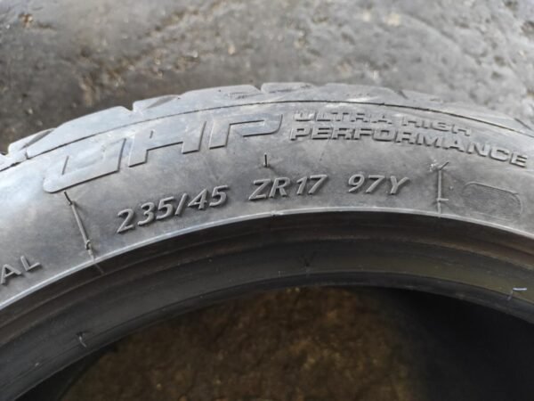 Juego de Neumáticos Kormoran 235/45R17, año 2023. - Imagen 2