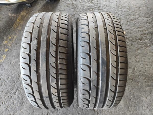 Juego de Neumáticos Kormoran 235/45R17, año 2023.