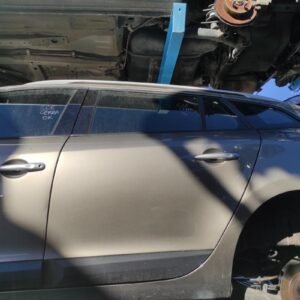 Puerta trasera izquierda Renault Megane III Grandtour 1.5 DCI (106 CV)