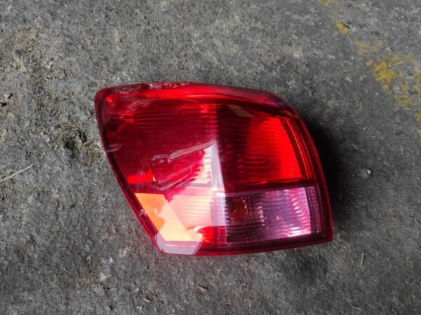Piloto trasero izquierdo Nissan Qashqai 2.0 (141 cv)