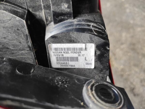 Piloto trasero izquierdo Nissan Qashqai 2.0 (141 cv) - Imagen 3