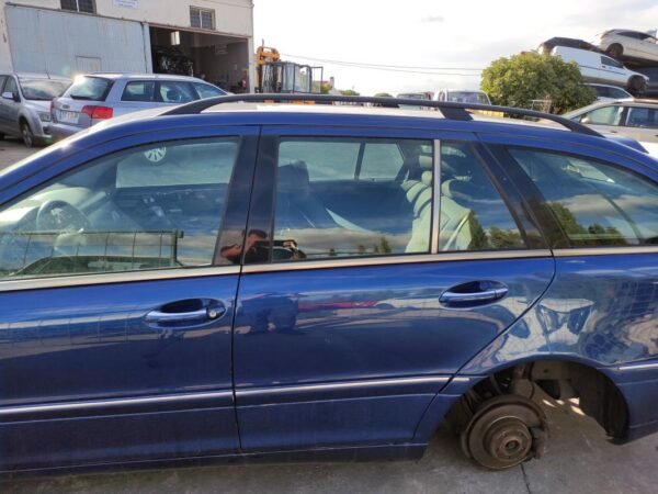 Puerta trasera izquierda Mercedes Benz Clase C T-mod (S203) C 220 CDI T (143 cv)