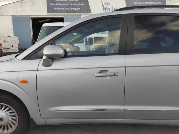 Puerta delantera izquierda Ssangyong Rodius I 2.7 Xid (165cv)