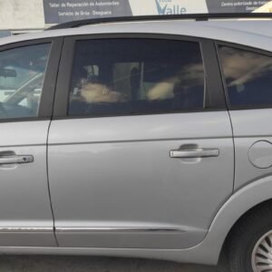 Puerta trasera izquierda Ssangyong Rodius I 2.7 Xid (165cv)