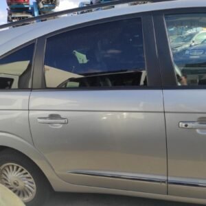 Puerta trasera derecha Ssangyong Rodius I 2.7 Xid (165cv)
