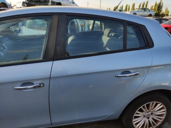 Puerta trasera izquierda Fiat Bravo II 1.9 MultiJet (120 cv)