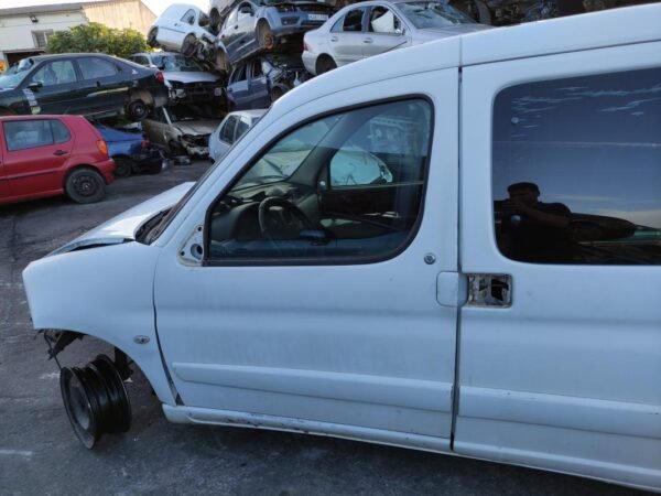 Puerta delantera izquierda Citroen Berlingo I (Versión 2002) 1.9 D (71 cv)