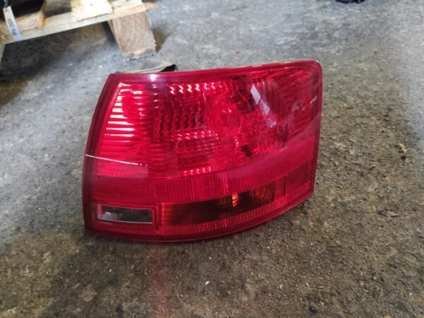 Piloto trasero derecho Audi A4 Avant (B7 8E) 2.0 TDI (170 cv)