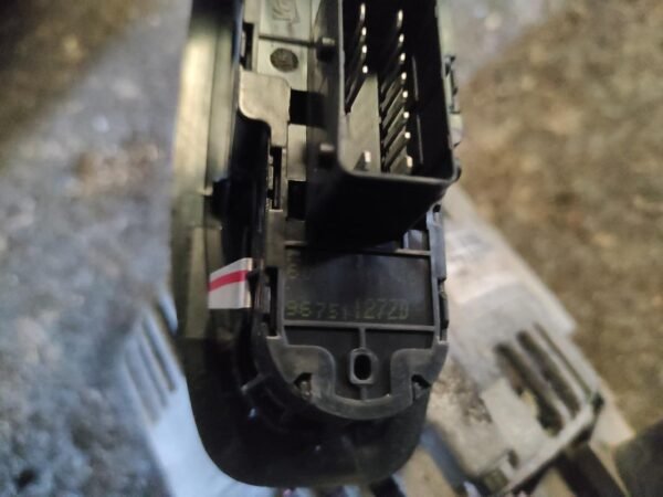 Mando elevalunas delantero izquierdo Peugeot 208 1.2 VTi (82 cv) - Imagen 3