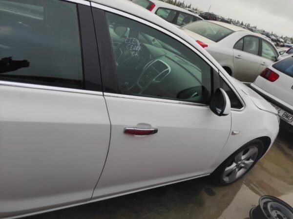Puerta delantera derecha Opel Astra J 1.7 CDTI (125 cv)