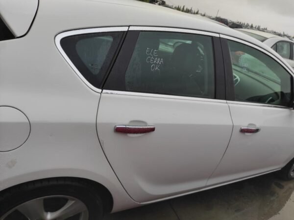Puerta trasera derecha Opel Astra J 1.7 CDTI (125 cv)