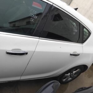 Puerta trasera izquierda Opel Astra J 1.7 CDTI (125 cv)
