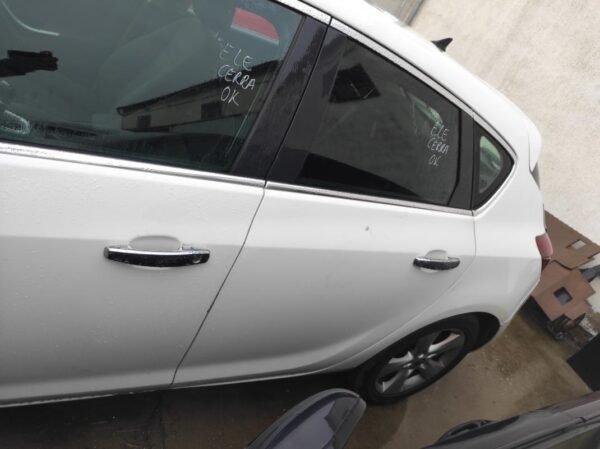 Puerta trasera izquierda Opel Astra J 1.7 CDTI (125 cv)