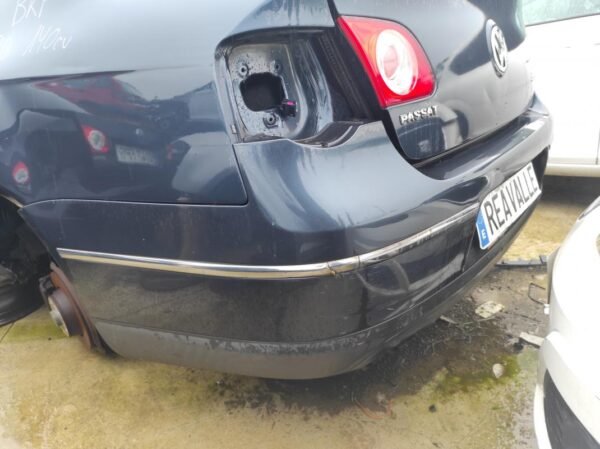 Paragolpe trasero Volkswagen Passat (B6) 2.0 TDI (140 cv) Automatico
