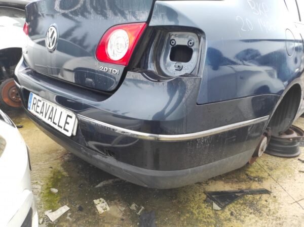 Paragolpe trasero Volkswagen Passat (B6) 2.0 TDI (140 cv) Automatico - Imagen 2