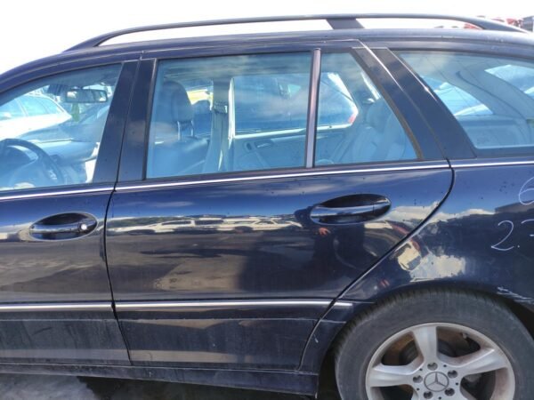 Puerta trasera izquierda Mercedes Benz Clase C T-mod (S203) C 270 CDI T (170 cv)