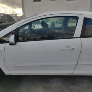 Puerta delantera izquierda Opel Corsa D 3-puertas 1.3 CDTI (75 cv)