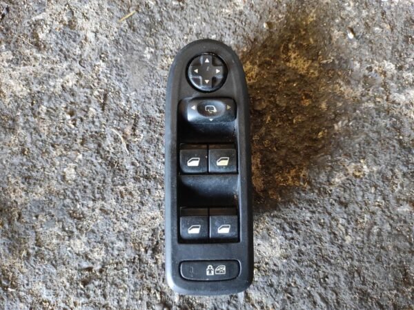 Mando elevalunas delantero izquierdo Peugeot 508 2.0 HDI (163 cv) FAP