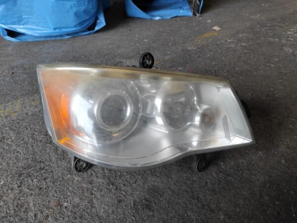 Faro derecho Chrysler Grand Voyager V 2.8 CRD (163cv)