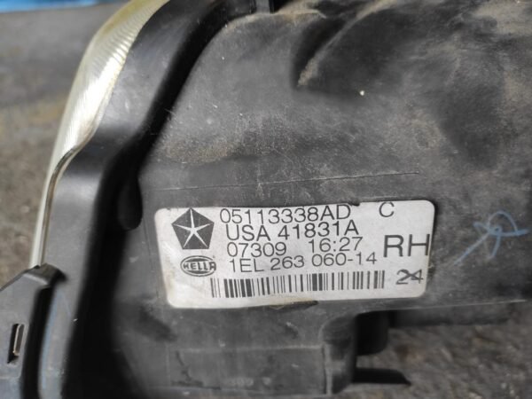Faro derecho Chrysler Grand Voyager V 2.8 CRD (163cv) - Imagen 3