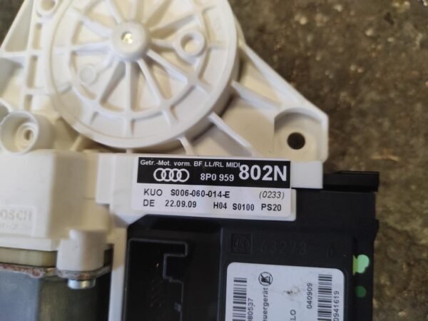 Motor elevalunas delantero derecho Audi A3 (8P) Versión 2008 1.6 TDI (105 cv) - Imagen 3
