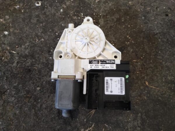 Motor elevalunas delantero derecho Audi A3 (8P) Versión 2008 1.6 TDI (105 cv)