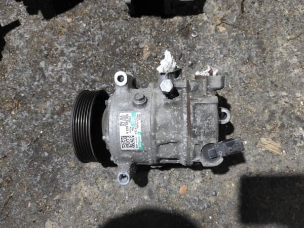 Compresor aire acondicionado Seat Toledo IV (NH) 1.6 TDI (105 cv) - Imagen 2