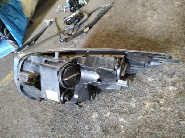 Faro derecho Kia Venga 1.4 CRDI 16V (90 cv) - Imagen 2