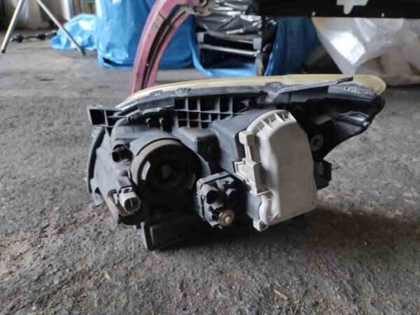 Faro derecho Toyota Avensis II 2.2 D-4D (150 cv) - Imagen 2