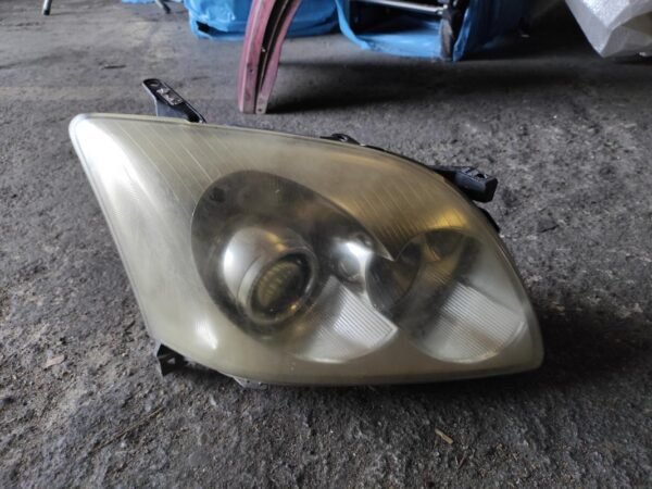 Faro derecho Toyota Avensis II 2.2 D-4D (150 cv)