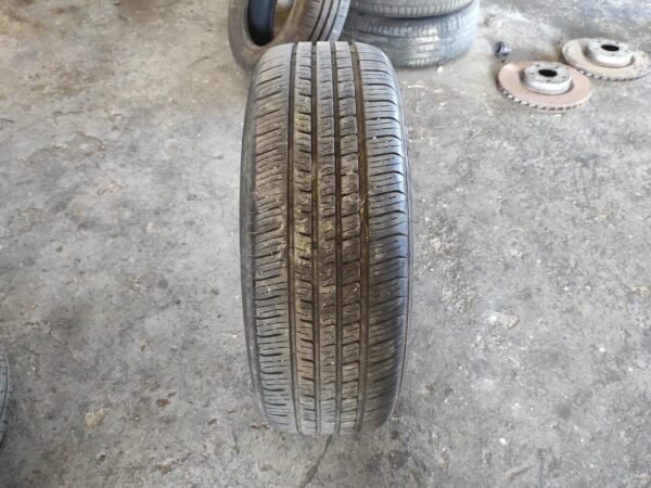 Nuemático Triangle 205/60R16, año 2021.