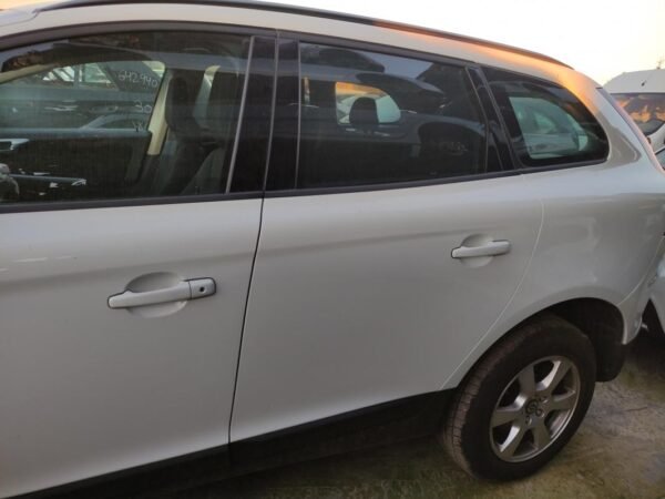 Puerta trasera izquierda Volvo XC60 I 2.0 D3 (163 cv)