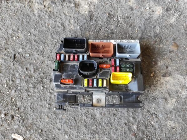 Caja de reles / fusibles Peugeot 207 SW 1.6 HDI (92 cv)