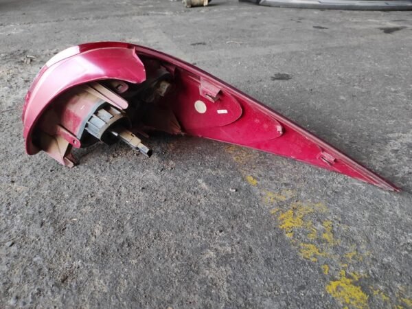 Piloto trasero izquierdo Peugeot 207 SW 1.6 HDI (92 cv) - Imagen 2