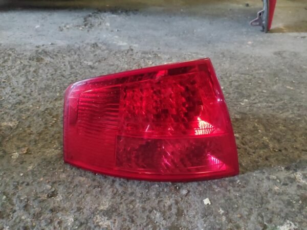 Piloto trasero izquierdo Audi A8 (D3, 4E) 4.2i V8 40V (335 cv) quattro Tiptronic