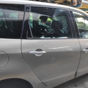 Puerta trasera derecha Renault Grand Scenic III 1.9dCi (130cv)