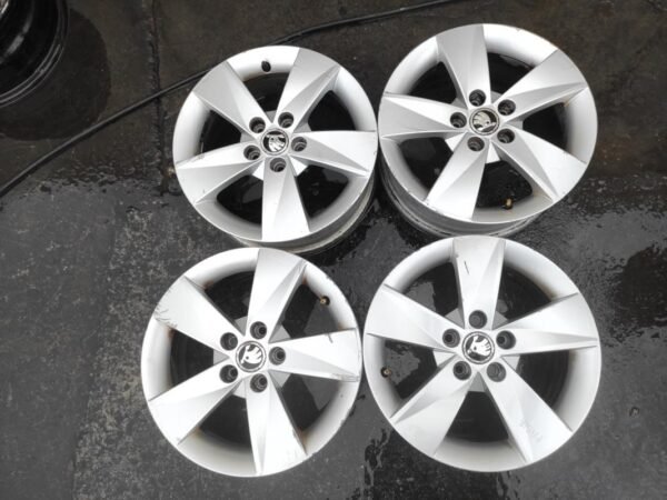 Llantas de 15 pulgadas Skoda Fabia II del 2013, 6Jx15H2 ET43.