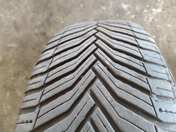 Nuemático Michelin 225/60R17, año 2022. - Imagen 4