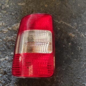 Piloto trasero izquierdo Volkswagen Caddy (Typ 2K) 2.0 SDI (70 cv)