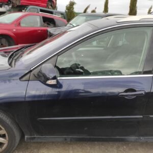 Puerta delantera izquierda Renault Laguna III Grandtour 2.0 dCi FAP (150 cv)