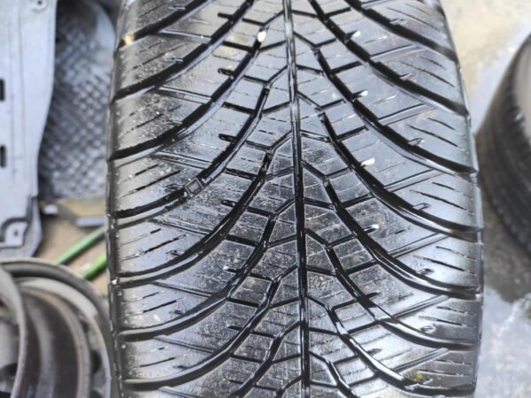 Llantas de 16 pulgadas Peugeot 208 del 2018, 6.0J16 CH4-23, con neumáticos Yokohama 195/55R16 87H del 2024 y Michelin 195/55R16 91V del 2022. - Imagen 11
