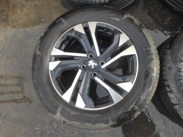 Llantas de 17 pulgadas Peugeot 2008 II, 6,5J17 CH4-32, con neumáticos Continental 215/60R17 96H del año 2023. - Imagen 4