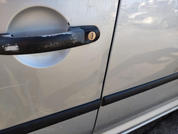 Puerta delantera izquierda Volkswagen CADDY III (2K,2C) 1.9 TDI (105cv) - Imagen 2