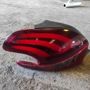 Piloto trasero izquierdo Peugeot 208 (Versión 2015) 1.5 BlueHDI 100 (102cv)