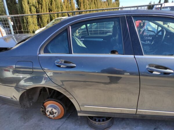 Puerta trasera derecha Mercedes Benz Clase C (W204) C 220 CDI (170 cv)
