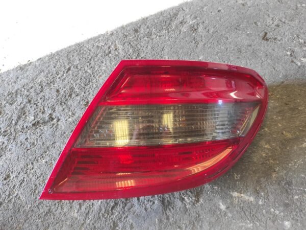 Piloto trasero derecho Mercedes Benz Clase C (W204) C 220 CDI (170 cv)