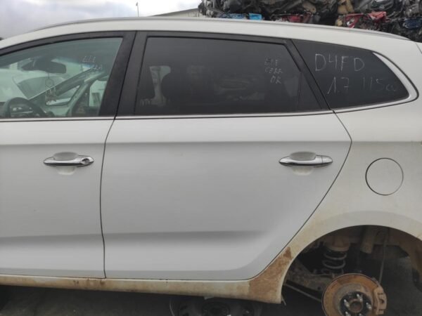 Puerta trasera izquierda Kia Carens IV 1.7 16V CRDi (115 cv)